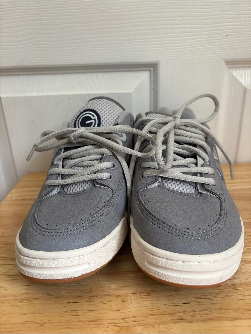 Emerica Grey Sueded Skate Sneakers with Navy Heel size 9.5 skateboard sk8 skater